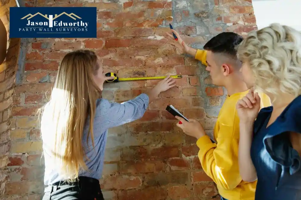What are the responsibilities of a party wall surveyor Stubbington?